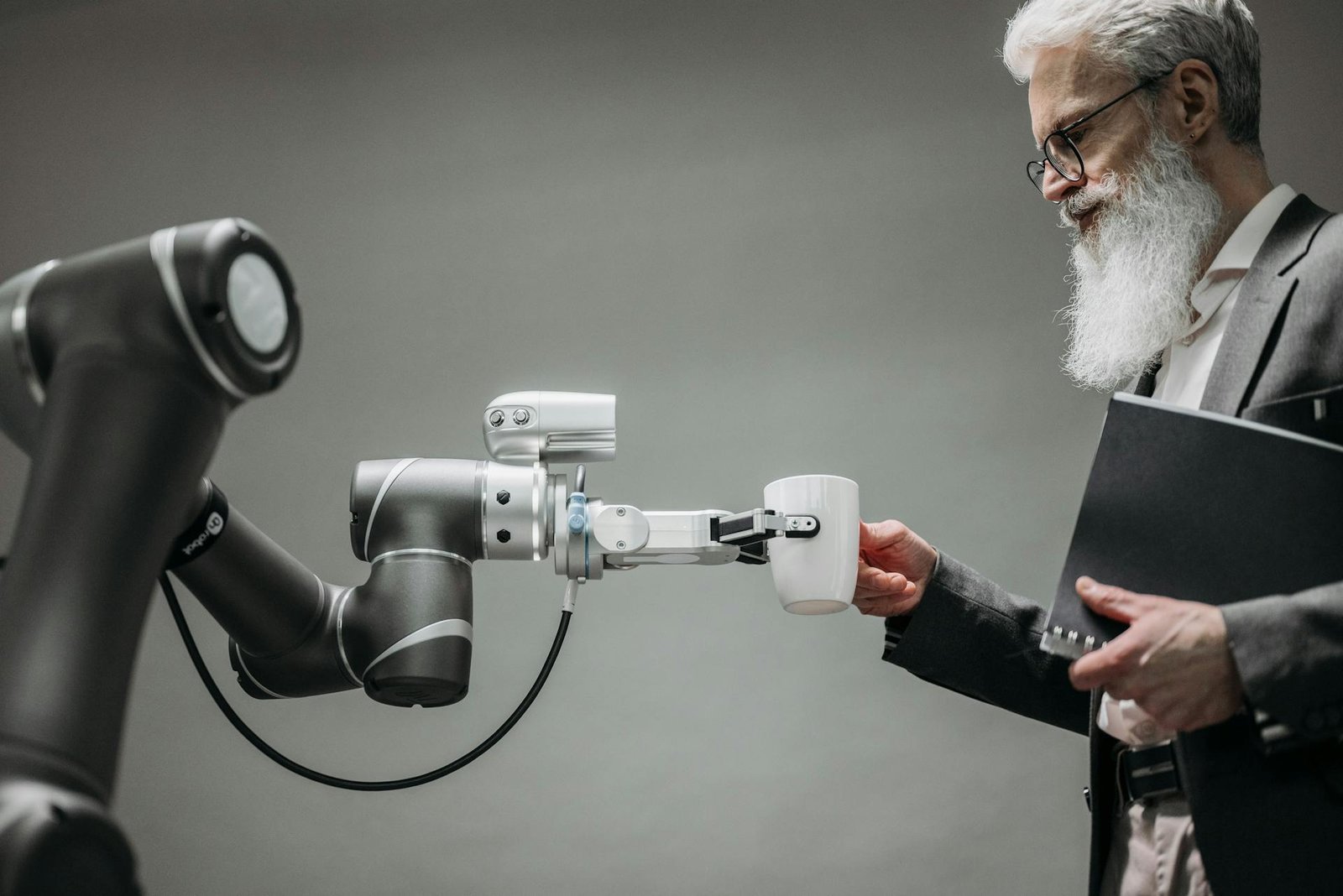 Inteligência artificial no atendimento: como os chatbots estão redefinindo a experiência do usuário